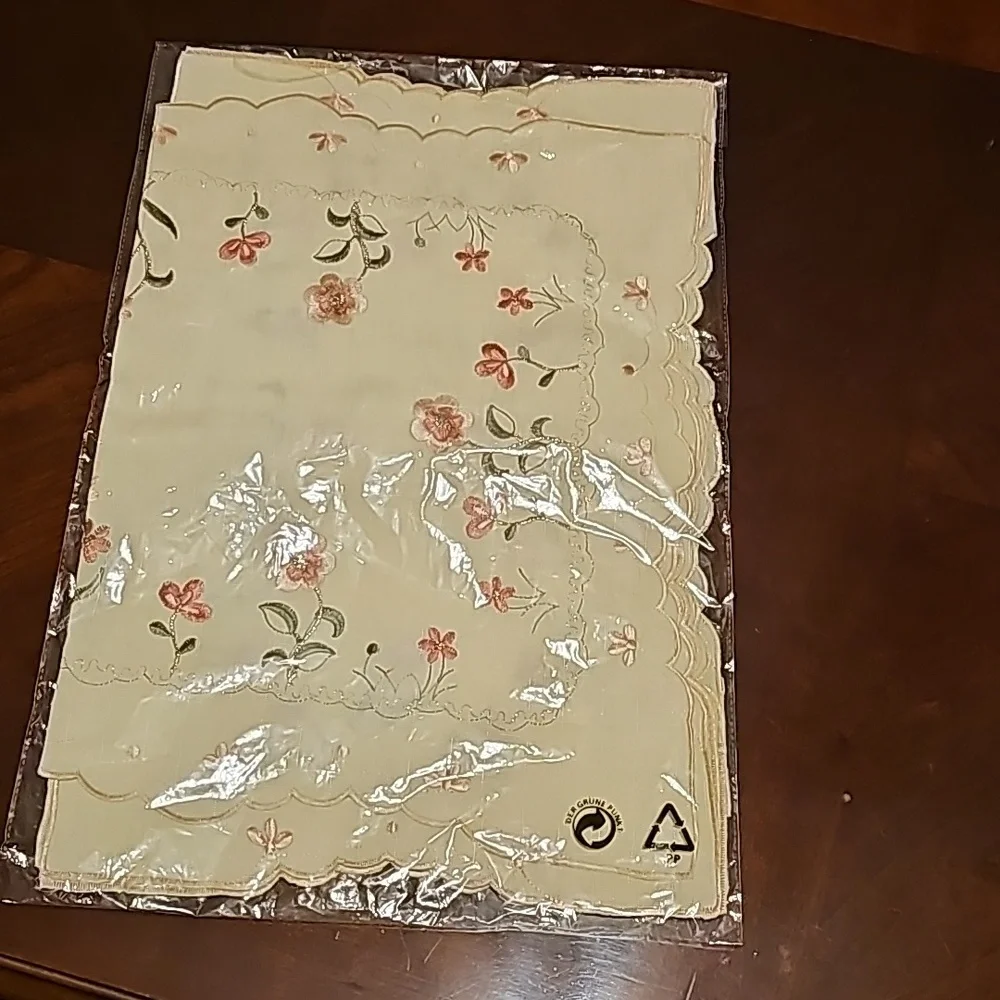 Set For Table - Picture 6 of 7